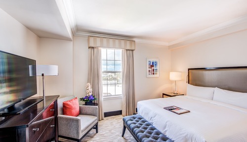 Fairmont Gold, Habitación, 1 cama de matrimonio grande, Acceso al salón del club, vistas a la ciudad
