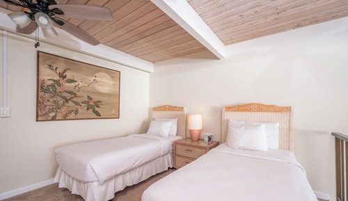 Apartamento, 2 habitaciones, lanai, frente al mar (NAP-C18)