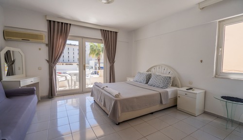 Standard Double Room, 1 Bedroom, Partial Sea View