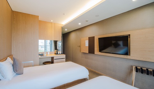 Habitación estándar con 2 camas individuales, terraza, vistas a la ciudad