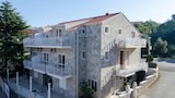 Apartment (Pavo - comfortable with parking space)