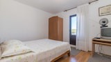 Apartment (Jakša - close to the sea & free park)