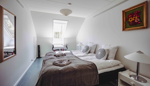Habitación básica con 1 cama doble o 2 individuales, baño compartido