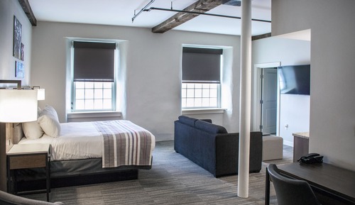 Estudio ejecutivo, 1 cama de matrimonio grande con sofá cama