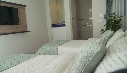 Habitación económica con 1 cama doble o 2 individuales, sin ventanas