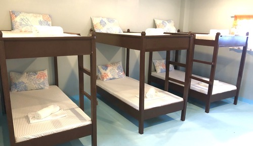 Dormitorio compartido básico, dormitorio mixto