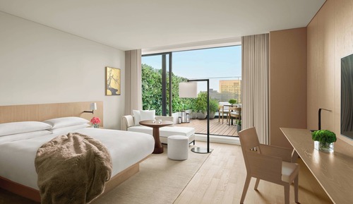 Estudio, 1 cama de matrimonio grande, balcón, vistas a la ciudad