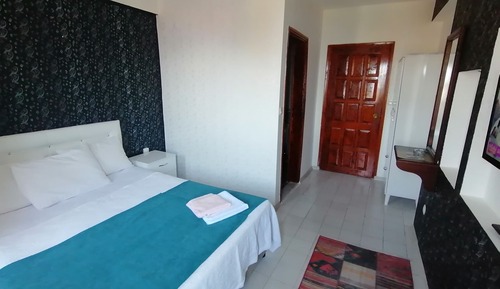 Habitación tradicional doble, 1 cama de matrimonio, no fumadores, vistas parciales al mar