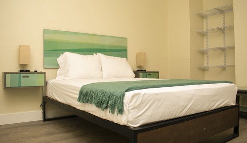 Garden Level Queen Bed