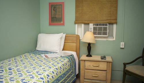 Habitación individual económica, dormitorio mixto