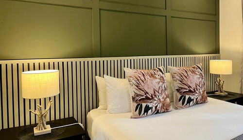 King Protea Chalet (Garden View)