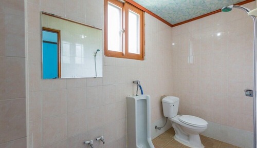 Room (301+302)