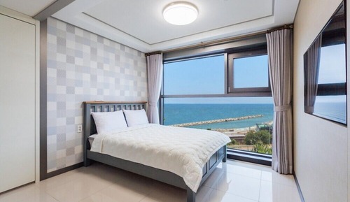 Habitación (White 201)