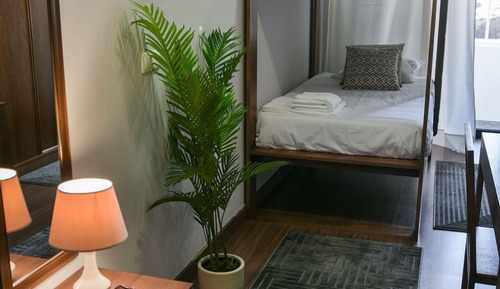 Habitación básica con 2 camas individuales