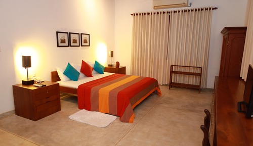 Habitación Deluxe con 1 cama doble o 2 individuales, 1 cama de matrimonio, vistas al patio