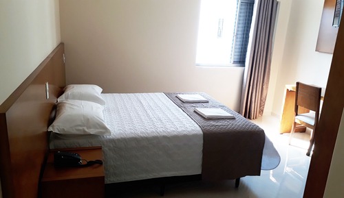 Habitación estándar con 1 cama doble o 2 individuales