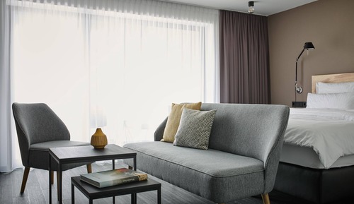 Suite junior, 1 cama de matrimonio grande, balcón, vistas a la montaña