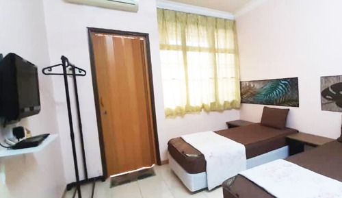 Habitación triple familiar (Homestay)
