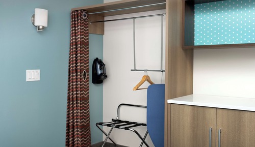Suite, 1 cama de matrimonio grande (Mobility & Hearing, Roll-In Shower)