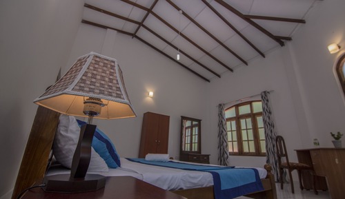 Habitación de diseño con 2 camas individuales