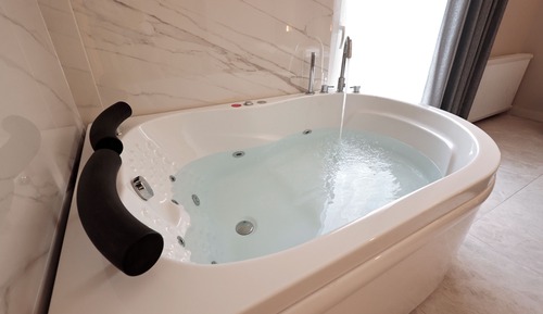 Apartamento de lujo, 1 cama doble con sofá cama, bañera de hidromasaje, vistas a la ciudad