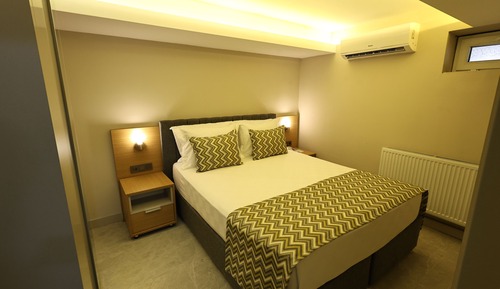 Apartamento de lujo, 1 cama doble con sofá cama, bañera de hidromasaje, vistas al jardín