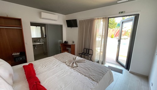Habitación doble, vistas a la piscina