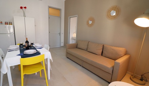 Casa, 1 habitación, balcón, vistas a la ciudad