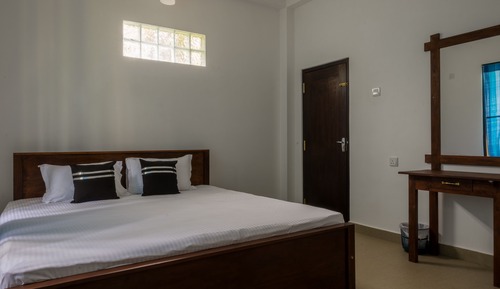 Estudio superior, 1 cama de matrimonio grande, vistas al jardín