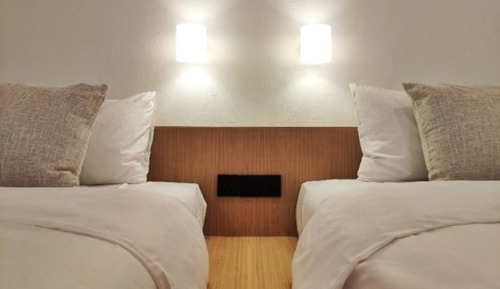 Habitación básica con 2 camas individuales