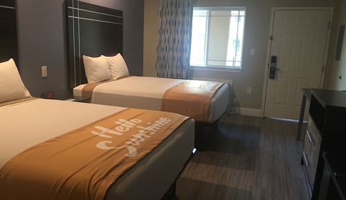 Suite estudio, 2 camas de matrimonio, no fumadores (Mobility/Hearing, Roll-In Shower)