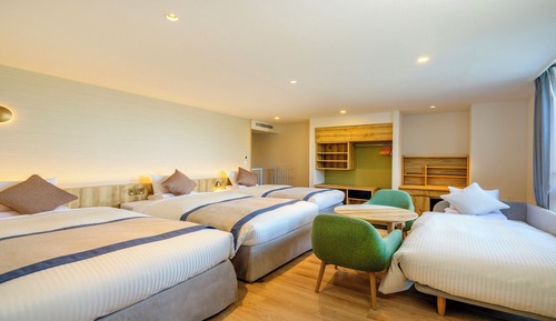 Habitación cuádruple superior, no fumadores, baño privado (Dog Friendly)