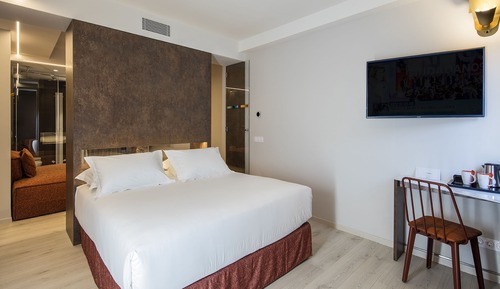 Axel Suite