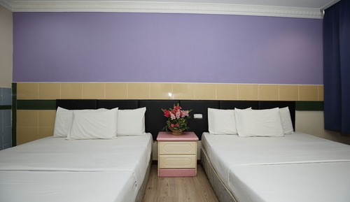 Habitación básica con 2 camas individuales