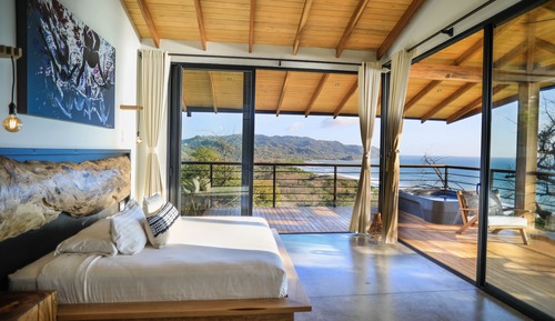 Jade Luxury Suite with Private Jacuzzi