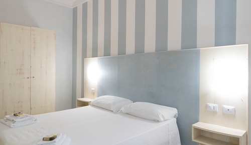 Habitación clásica con 1 cama doble o 2 individuales, baño privado
