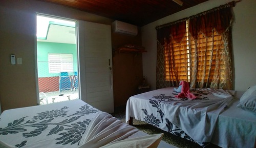 Habitación triple clásica, varias camas, vistas al jardín