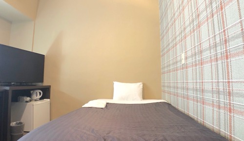 Habitación económica doble, fumadores (Must Check-in Between 3 PM and 6 PM)