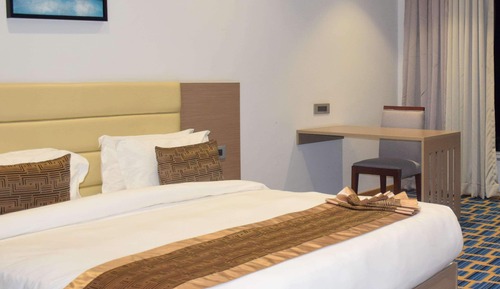 Habitación estándar, 1 cama doble, no fumadores, vistas a la ciudad