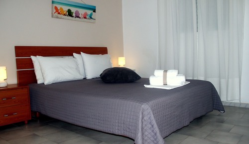 Habitación básica con 1 cama doble o 2 individuales
