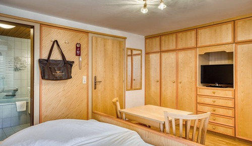 Habitación básica doble, en edificio anexo