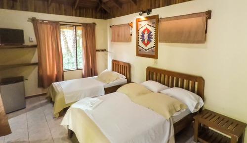 Bungalow junior, varias camas, acceso a la piscina, vistas al jardín