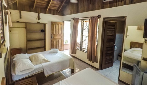 Cabaña Confort, 2 camas dobles, acceso a la piscina, vistas al jardín