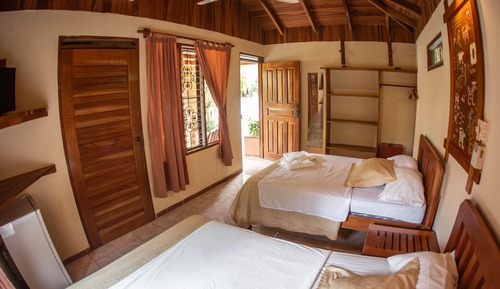 Bungalow Confort, 2 camas dobles, acceso a la piscina, vistas al jardín