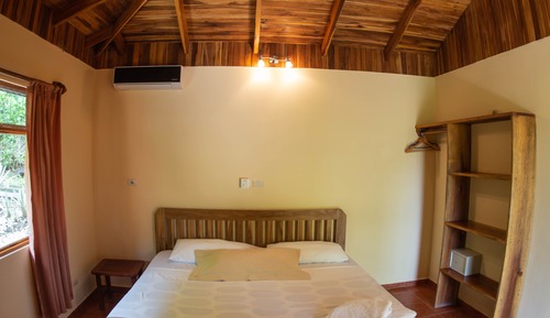 Habitación económica, 1 cama de matrimonio grande, baño privado, vistas a la piscina