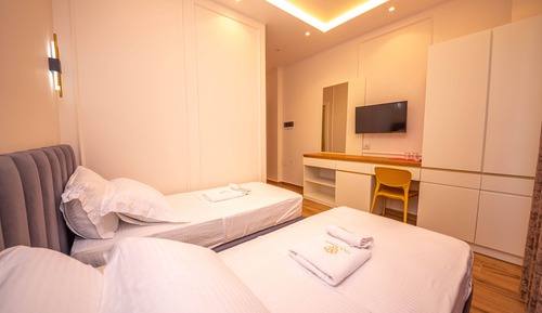 Habitación con 1 cama doble o 2 individuales, balcón