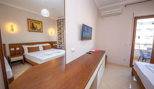 Habitación triple, balcón