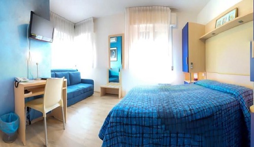 Habitación con 1 cama doble o 2 individuales, balcón, vistas a la montaña