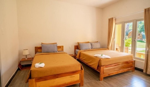 Habitación triple superior, vistas al jardín