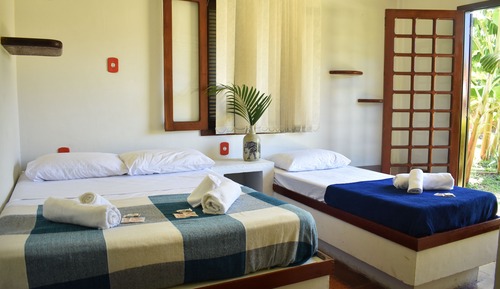 Habitación triple estándar, varias camas, vistas a la piscina